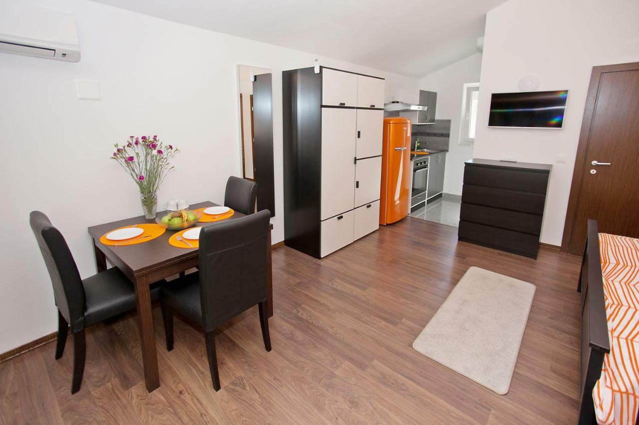 Apartments Classic#Bnm Biograd Na Moru Eksteriør bilde
